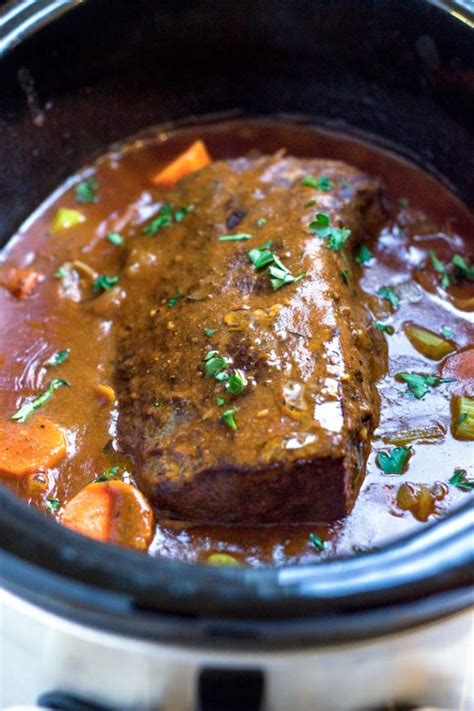 How much fat is in pot roast with savory gravy - calories, carbs, nutrition