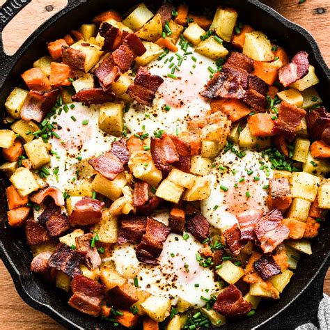 How much fat is in potato, bacon, pepper, egg skillet - calories, carbs, nutrition