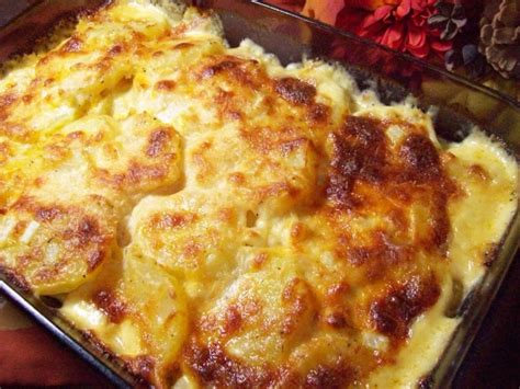 How much fat is in potatoes, au gratin, home-prepared from recipe using butter - calories, carbs, nutrition