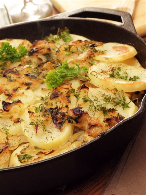 How much fat is in potatoes chef lyonnaise 4 oz - calories, carbs, nutrition