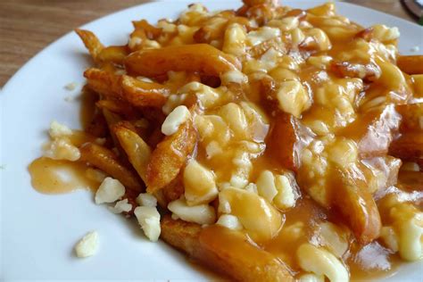 How much fat is in poutine - calories, carbs, nutrition