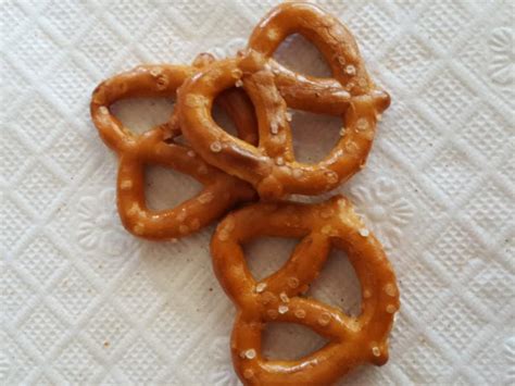 How much fat is in pretzel twists - calories, carbs, nutrition