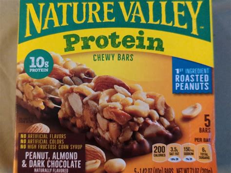 How much fat is in protein chewy bars- peanut, almond and dark chocolate - calories, carbs, nutrition