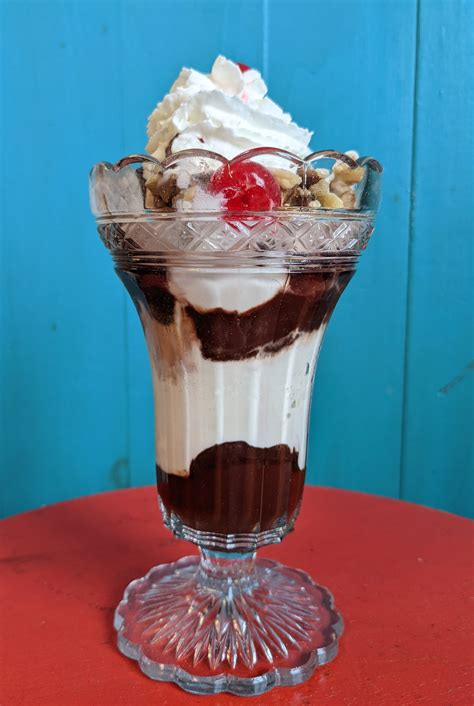 How much fat is in pudding snacks - chocolate fudge sundaes - calories, carbs, nutrition