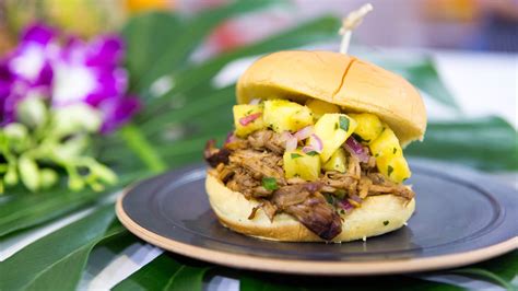 How much fat is in pulled pork sliders with pineapple salsa (106744.0) - calories, carbs, nutrition