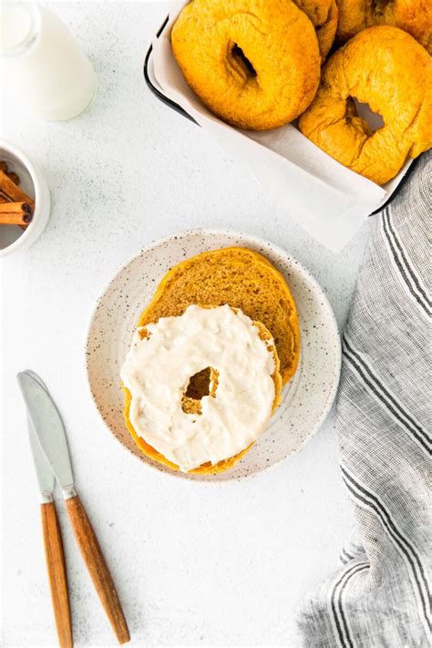 How much fat is in pumpkin bagels - calories, carbs, nutrition