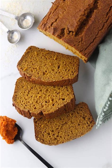 How much fat is in pumpkin bread - calories, carbs, nutrition