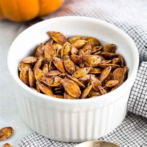 How much fat is in pumpkin seeds (roasted & salted) - calories, carbs, nutrition