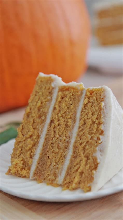 How much fat is in pumpkin spice cake - calories, carbs, nutrition