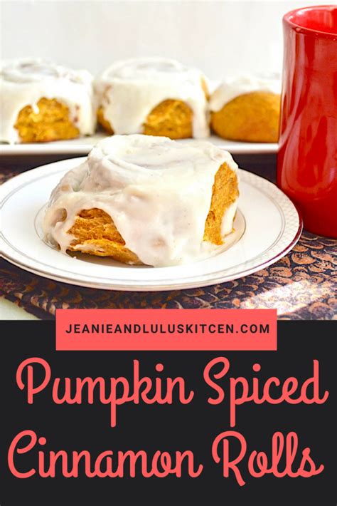 How much fat is in pumpkin spiced cinnamon rolls - calories, carbs, nutrition
