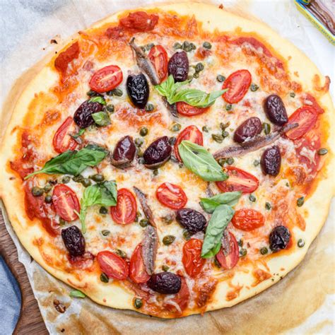 How much fat is in puttanesca pizza - calories, carbs, nutrition