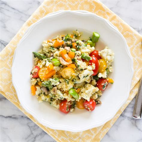 How much fat is in quinoa, egg and vegetable scramble - calories, carbs, nutrition