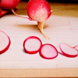 How much fat is in radish red no top trimmed sliced 1/8