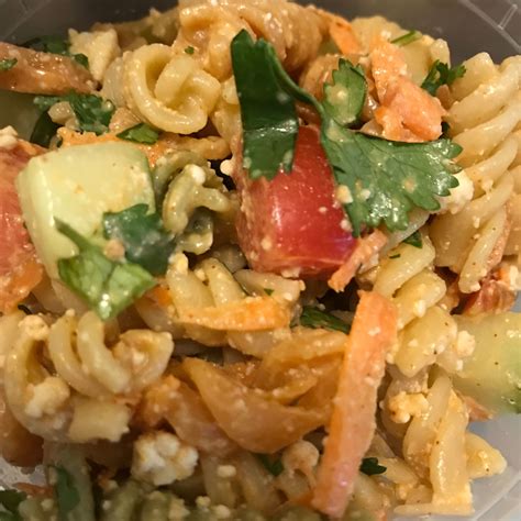 How much fat is in rainbow rotini with arugula and tomatoes - calories, carbs, nutrition