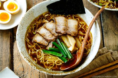 How much fat is in ramen bowl pork shoyu tonkotsu - calories, carbs, nutrition
