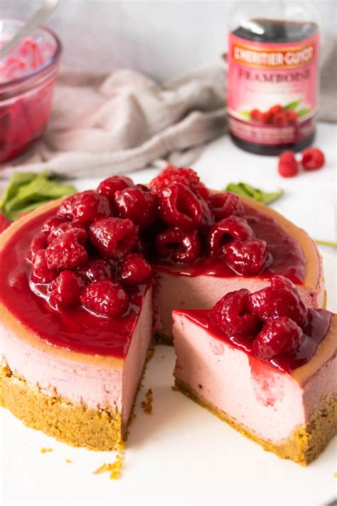 How much fat is in raspberry cheesecake - calories, carbs, nutrition