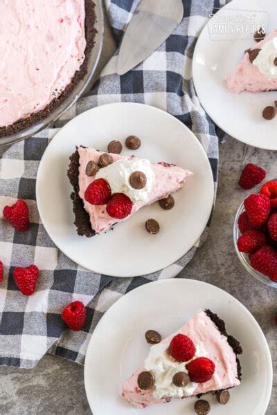 How much fat is in raspberry cream pie - calories, carbs, nutrition