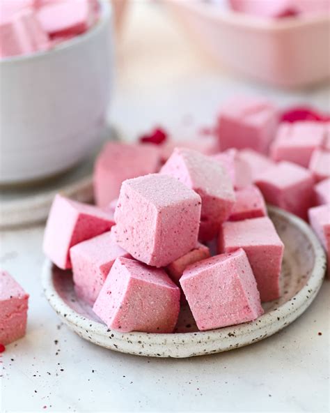 How much fat is in raspberry marshmallow - calories, carbs, nutrition