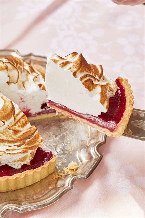 How much fat is in raspberry meringue tart - calories, carbs, nutrition