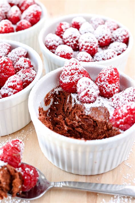 How much fat is in raspberry mousse in a chocolate cup - calories, carbs, nutrition