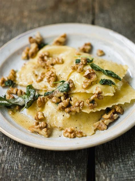 How much fat is in ravioli with sage walnut butter - calories, carbs, nutrition