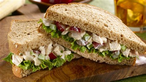 How much fat is in real chicken salad sandwich deal - calories, carbs, nutrition