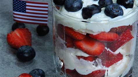 How much fat is in red, white and blueberry parfaits - calories, carbs, nutrition