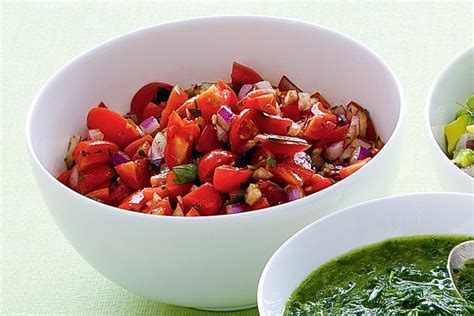 How much fat is in red onion, tomato and balsamic salsa - calories, carbs, nutrition