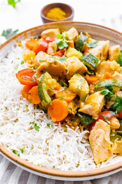 How much fat is in red peanut chicken and vegetable curry with brown rice, sugar snap peas (400hs) - calories, carbs, nutrition