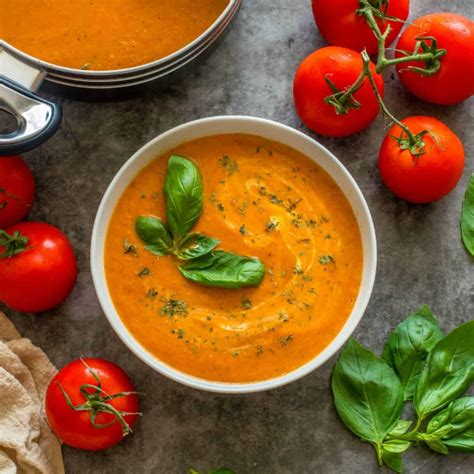 How much fat is in red pepper and tomato soup - calories, carbs, nutrition