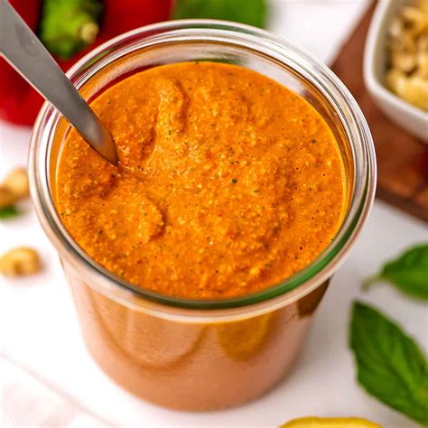 How much fat is in red pepper pesto - calories, carbs, nutrition
