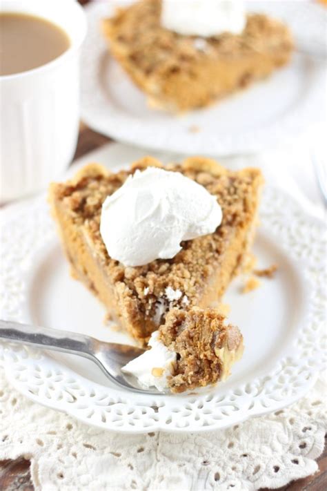 How much fat is in reese's pieces streusel pumpkin pie - calories, carbs, nutrition