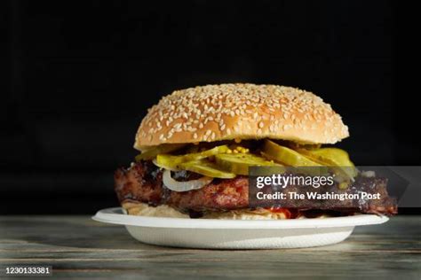 How much fat is in rib sandwich with white bun - calories, carbs, nutrition