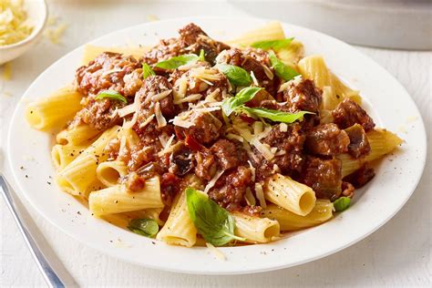 How much fat is in rigatoni w/beef-eggplant ragu - calories, carbs, nutrition