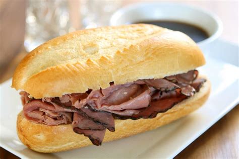 How much fat is in roast beef on roll - calories, carbs, nutrition