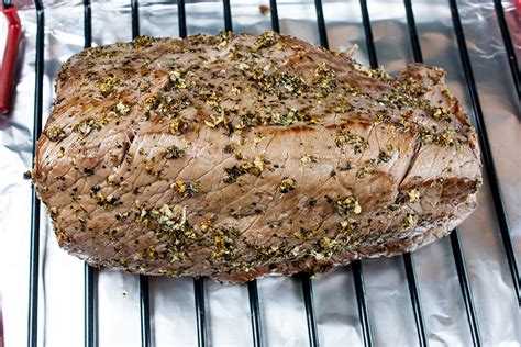 How much fat is in roast beef top round - calories, carbs, nutrition