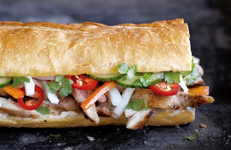 How much fat is in roast chicken bahn mi - calories, carbs, nutrition