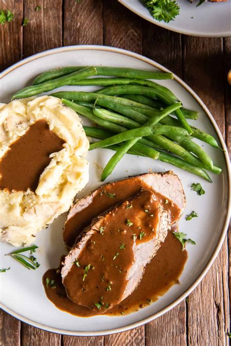 How much fat is in roast loin of pork with gravy - calories, carbs, nutrition