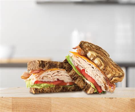 How much fat is in roast turkey, ranch, and bacon sandwich - calories, carbs, nutrition