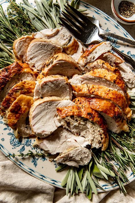 How much fat is in roast turkey breast - calories, carbs, nutrition