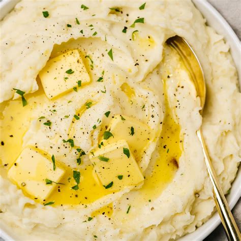 How much fat is in roasted garlic whipped potatoes - calories, carbs, nutrition