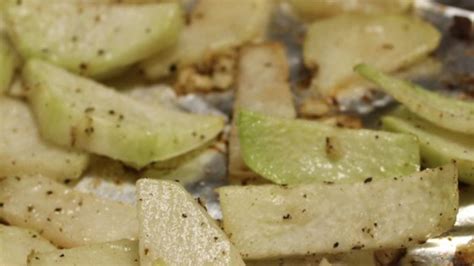 How much fat is in roasted kohlrabi - calories, carbs, nutrition