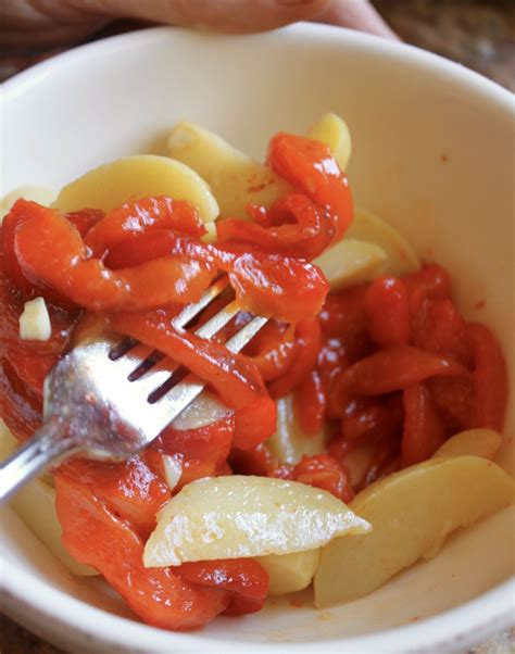 How much fat is in roasted red pepper potato salad - calories, carbs, nutrition