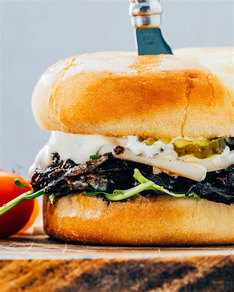 How much fat is in roasted ribeye sandwich with portobello - calories, carbs, nutrition