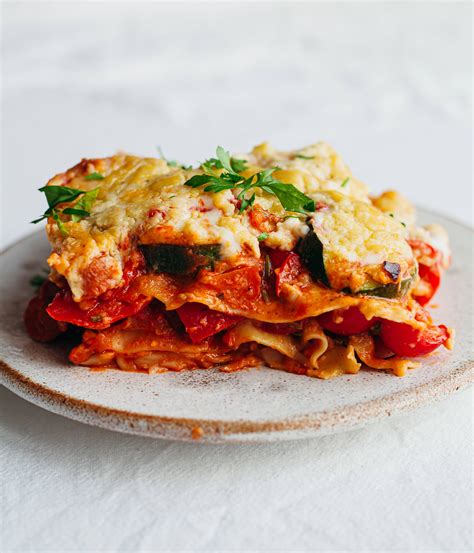 How much fat is in roasted vegetable, garlic, herbs and chick pea lasagne with mozzarella cheese - calories, carbs, nutrition