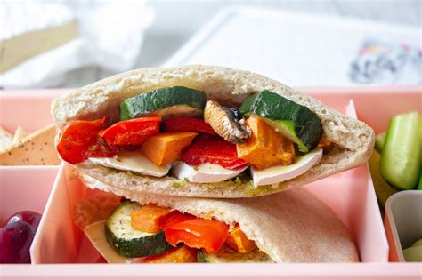 How much fat is in roasted vegetable pita pocket - calories, carbs, nutrition