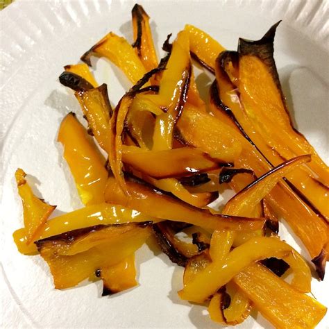 How much fat is in roasted yellow peppers - calories, carbs, nutrition