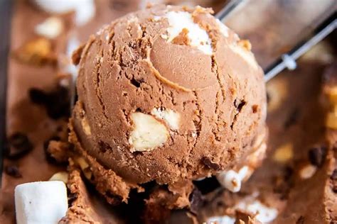 How much fat is in rockie road - calories, carbs, nutrition