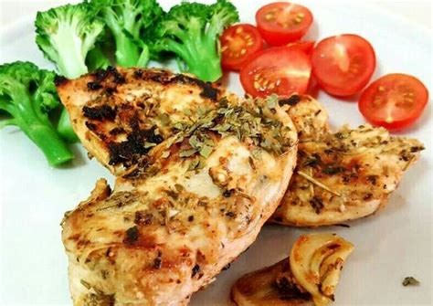 How much fat is in rosemary garlic chicken breast sandwich - calories, carbs, nutrition