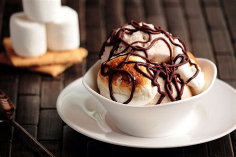 How much fat is in s'mores sundae - calories, carbs, nutrition